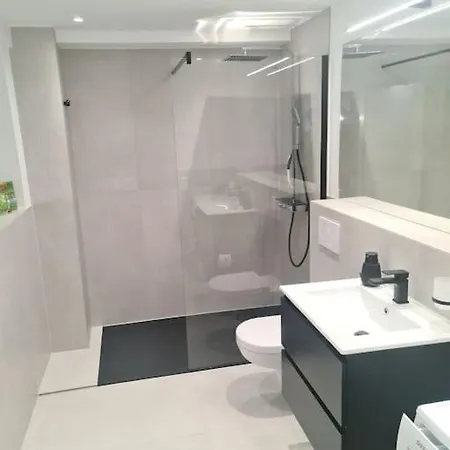 Kernsan. Souterrain-wohnung 60qm Mit Pool Blick Krefeld