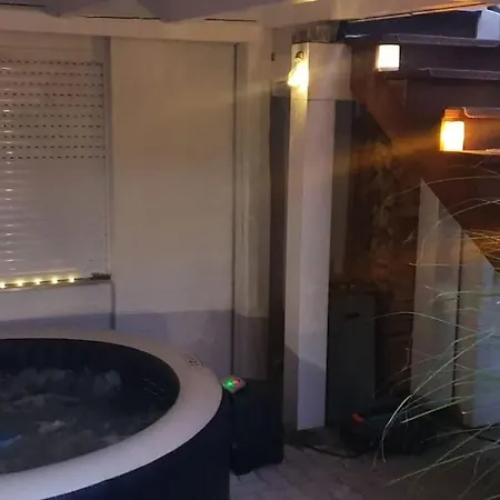 Kernsan. Souterrain-wohnung 60qm Mit Pool Blick Apartment Krefeld
